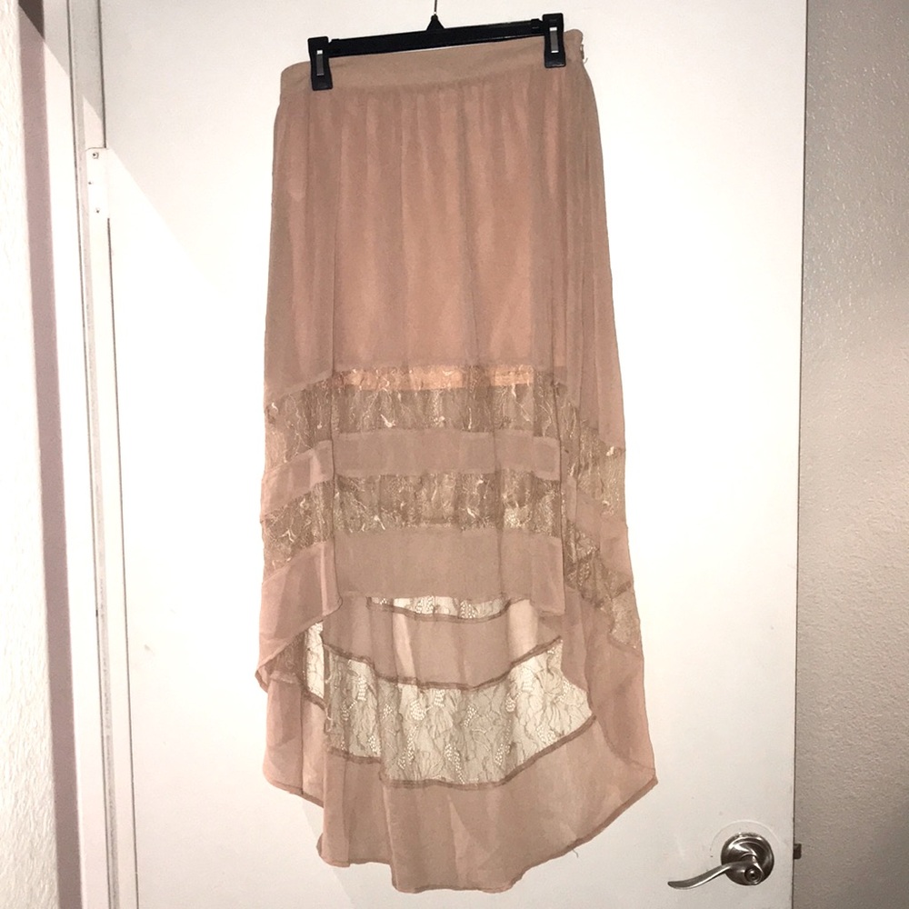 High low skirt in pink nude.
